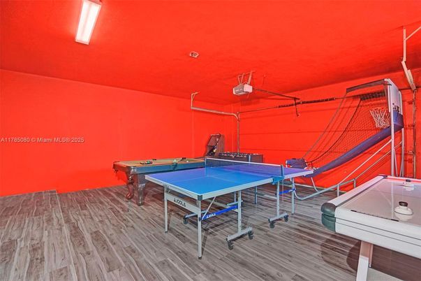 Billiard Table, Game Room, Interior, Wood Texture Flooring