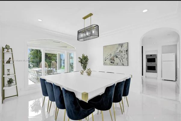 Dining room, Interior, Kitchen, Pendant Lights, Recessed Lighting, Stainless Steel Appliances