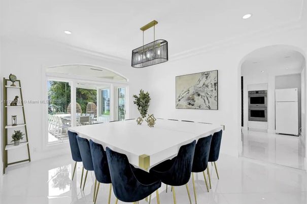 Dining room, Interior, Kitchen, Pendant Lights, Recessed Lighting, Stainless Steel Appliances