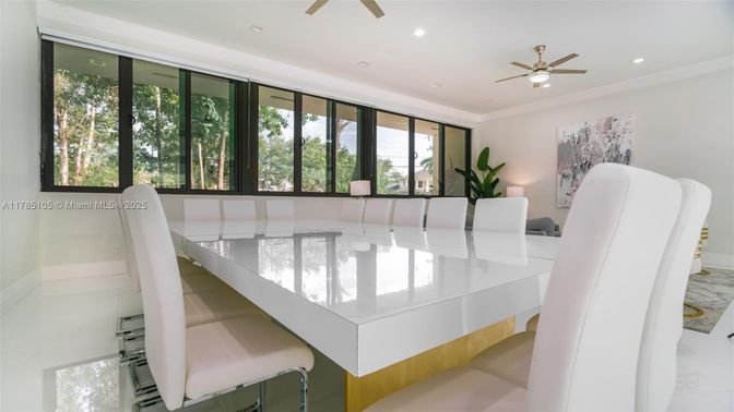 Dining room, Interior, Recessed Lighting
