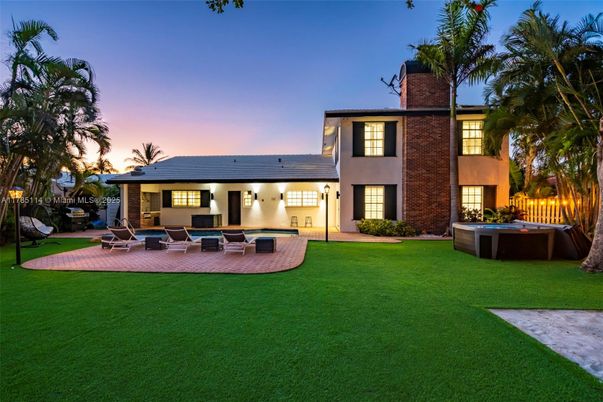 Backyard, Exterior, Hot Tub