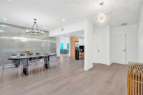 Chandelier, Dining room, Interior, Pendant Lights, Recessed Lighting, Wood Texture Flooring