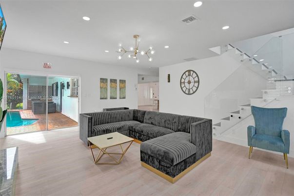Interior, Living room, Pendant Lights, Recessed Lighting, Wood Texture Flooring