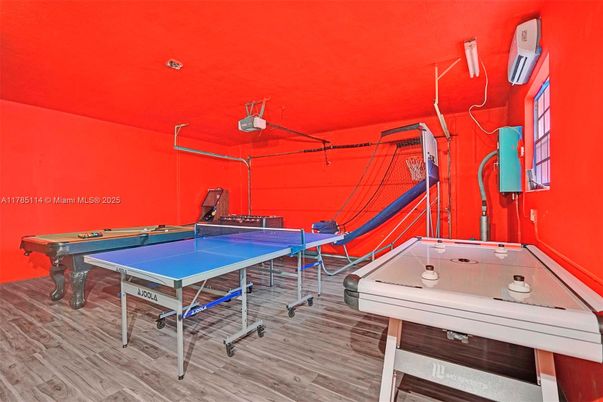 Billiard Table, Game Room, Interior, Wood Texture Flooring