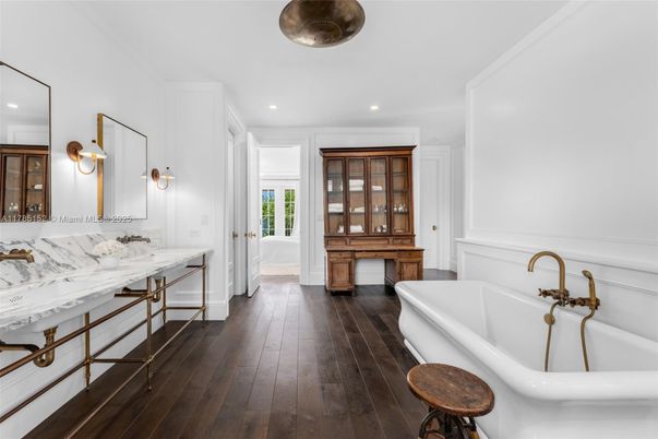 Bathroom, Interior, Recessed Lighting, Wood Texture Flooring
