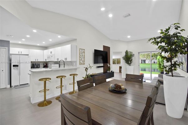 Dining room, Interior, Kitchen, Recessed Lighting, Stainless Steel Appliances