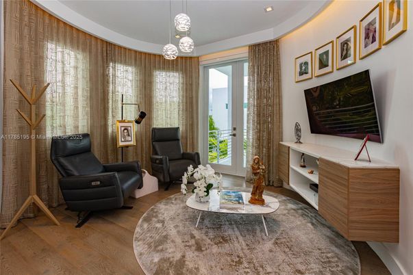 Interior, Living room, Pendant Lights, Recessed Lighting, Wood Texture Flooring