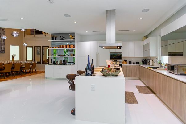 Dining room, Interior, Kitchen, Pendant Lights, Recessed Lighting, Stainless Steel Appliances