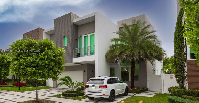 Attached, Exterior, Facade, Modern