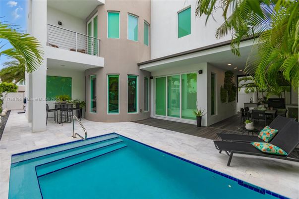 Exterior, Pool