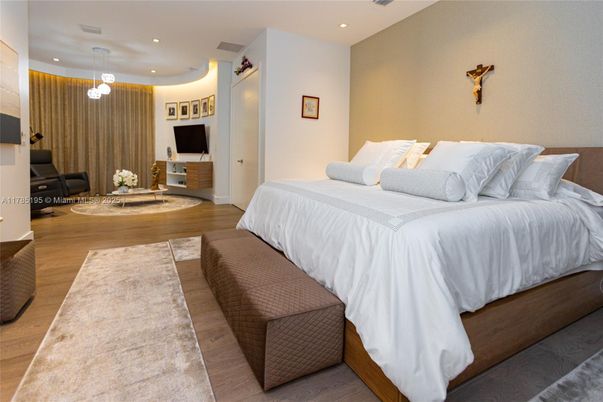 Bedroom, Interior, Pendant Lights, Recessed Lighting, Wood Texture Flooring