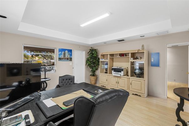 Home Office, Interior, Recessed Lighting, Wood Texture Flooring