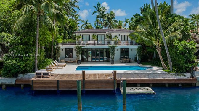 Exterior, Lake, Pool