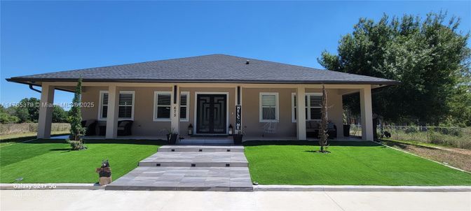 Exterior, Facade, Ranch