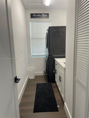 Interior, Utility Closets, Washer, Wood Texture Flooring