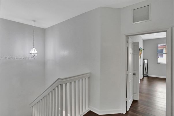 Interior, Pendant Lights, Wood Texture Flooring