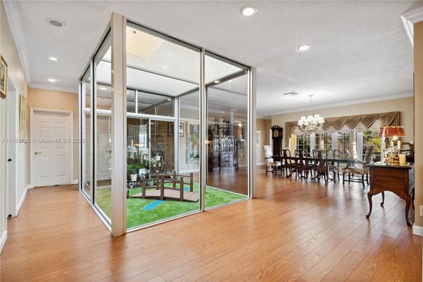 Chandelier, Dining room, Interior, Recessed Lighting, Wood Texture Flooring
