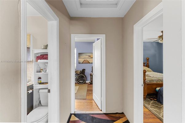 Bathroom, Interior, Utility Closets, Washer, Wood Texture Flooring