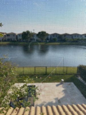 Exterior, Lake