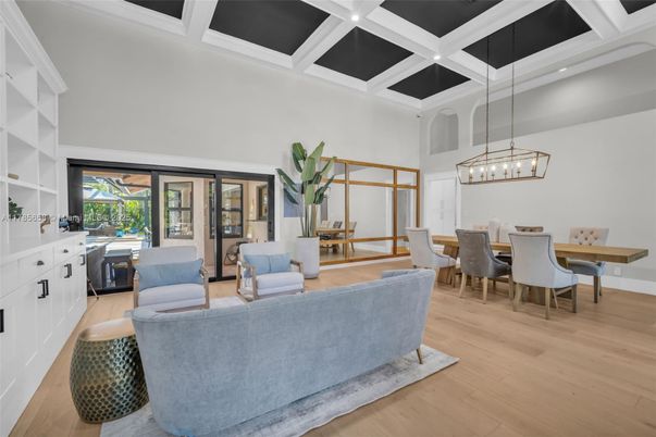 Chandelier, Dining room, Interior, Living room, Pendant Lights, Wood Texture Flooring