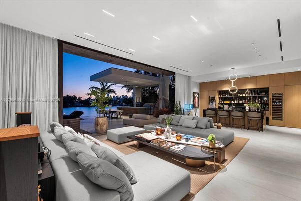 Interior, Living room, Pendant Lights, Recessed Lighting, Water
