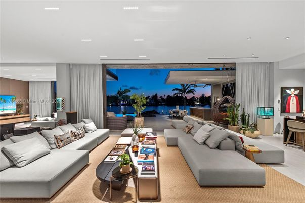 Dining room, Interior, Living room, Pendant Lights, Recessed Lighting