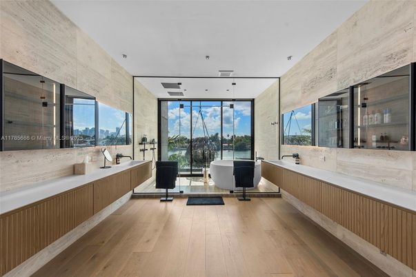 Bathroom, Free Standing Baths, Interior, Recessed Lighting, Wood Texture Flooring