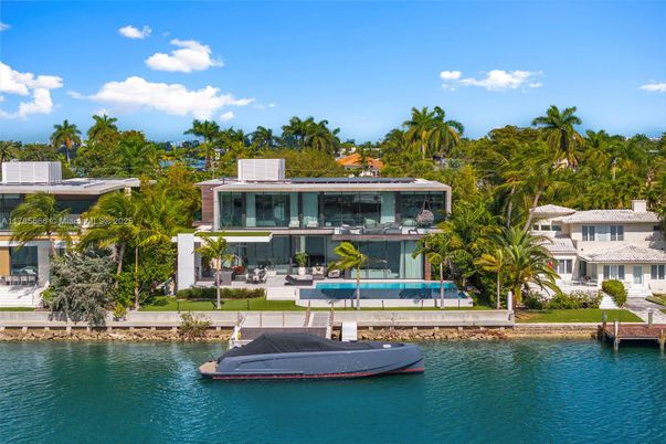 Exterior, Lake