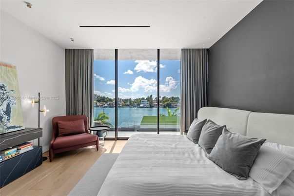 Bedroom, Interior, Recessed Lighting, Water, Wood Texture Flooring