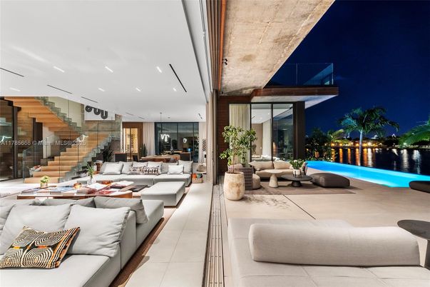 Exterior, Pool, Recessed Lighting