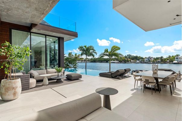 Exterior, Pool, Water