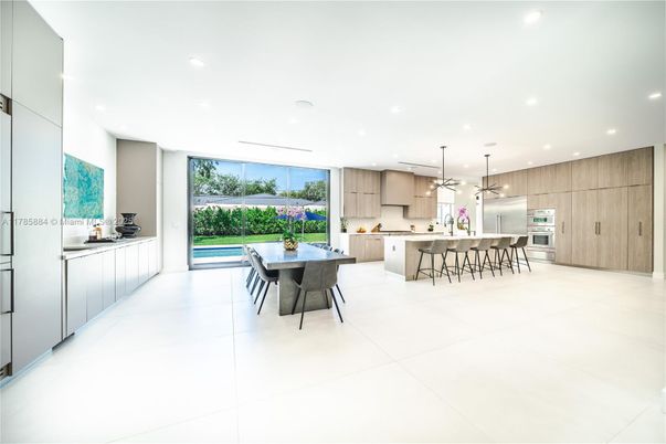 Dining room, Interior, Kitchen, Pendant Lights, Recessed Lighting, Stainless Steel Appliances