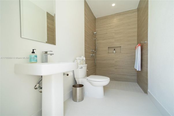 Bathroom, Interior, Recessed Lighting