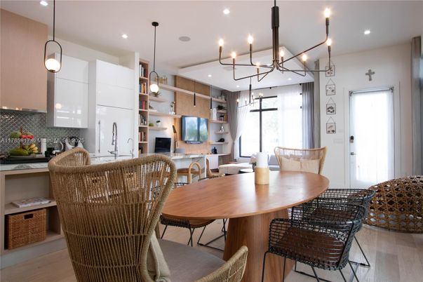 Chandelier, Dining room, Interior, Kitchen, Pendant Lights, Recessed Lighting, Wood Texture Flooring