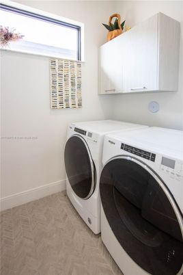 Interior, Washer, Wood Texture Flooring