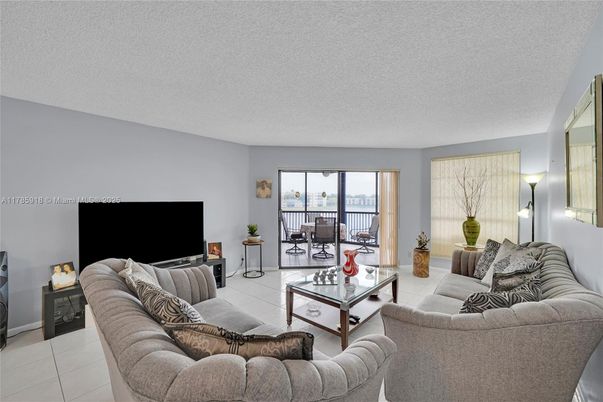 Interior, Living room, Water