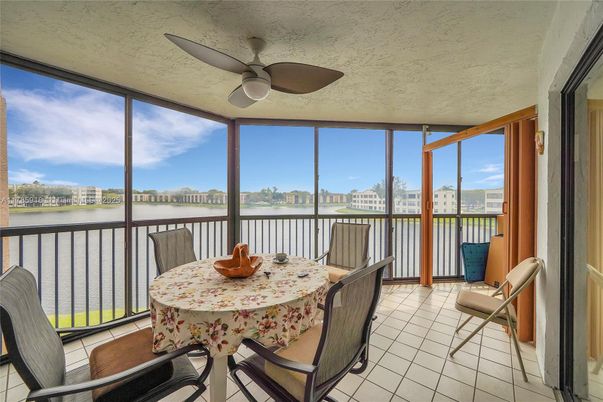 Dining room, Interior, Sun Room, Water