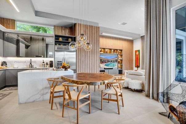 Dining room, Interior, Kitchen, Pendant Lights, Recessed Lighting, Stainless Steel Appliances
