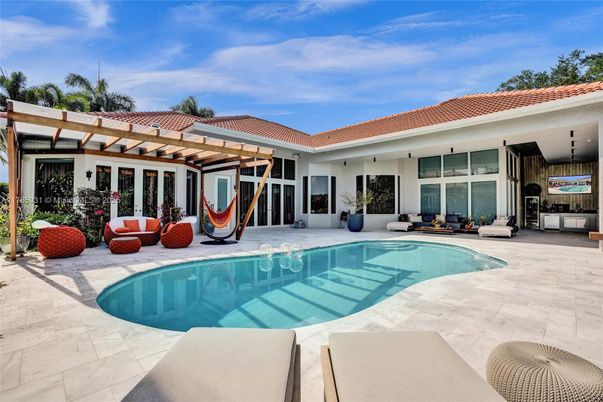 Exterior, Pool