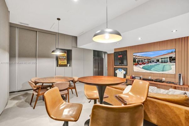Dining room, Interior, Pendant Lights, Recessed Lighting