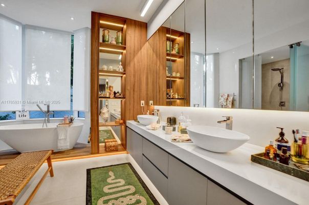 Bathroom, Dual Sink Vanities, Free Standing Baths, Interior, Recessed Lighting