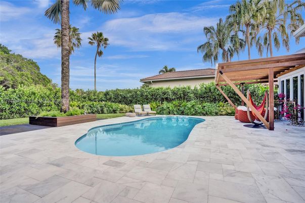 Exterior, Pool