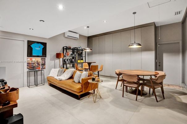 Dining room, Interior, Pendant Lights, Recessed Lighting