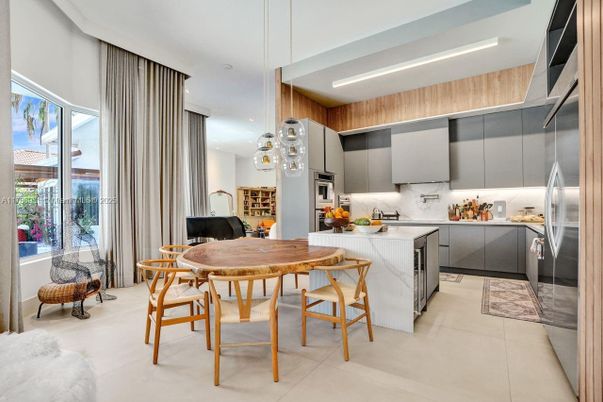 Dining room, Interior, Kitchen, Pendant Lights, Recessed Lighting, Stainless Steel Appliances