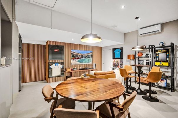Dining room, Interior, Pendant Lights, Recessed Lighting