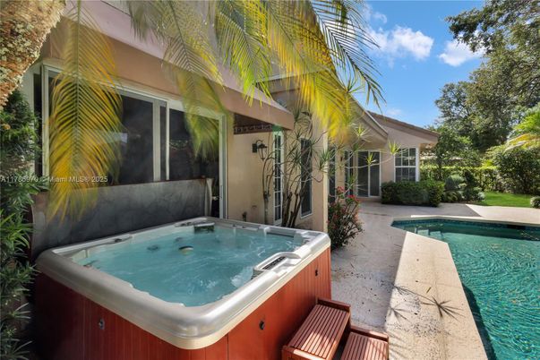 Exterior, Hot Tub