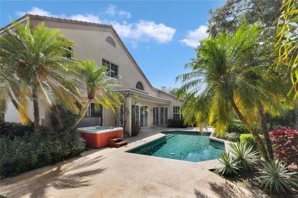 Exterior, Hot Tub, Pool