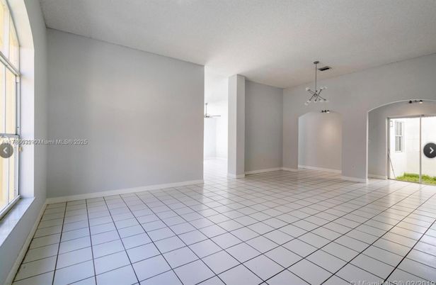 Empty room, Interior, Pendant Lights