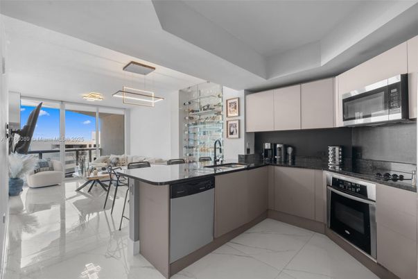 Dining room, Interior, Kitchen, Marble, Pendant Lights