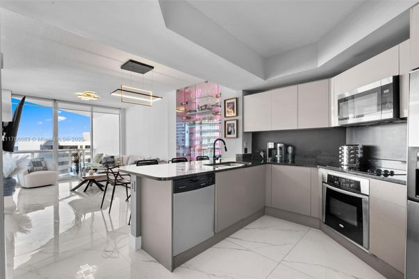 Dining room, Interior, Kitchen, Marble, Pendant Lights, Stainless Steel Appliances